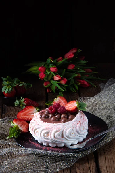 Pavlova Ligero Con Frutas Frescas Chocolate — Foto de Stock