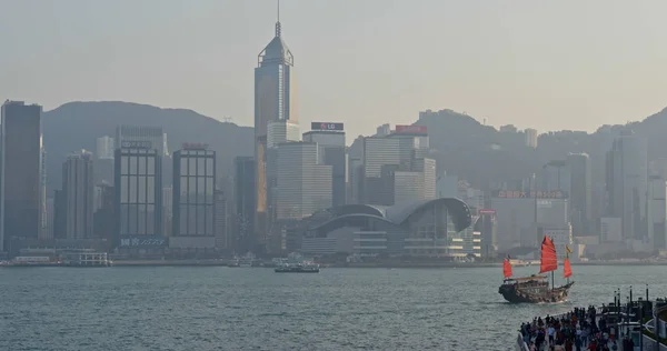 Victoria Harbor Hongkong Mars 2019 Hongkong Med Traditionell Kryssningssegelbåt Vid — Stockfoto