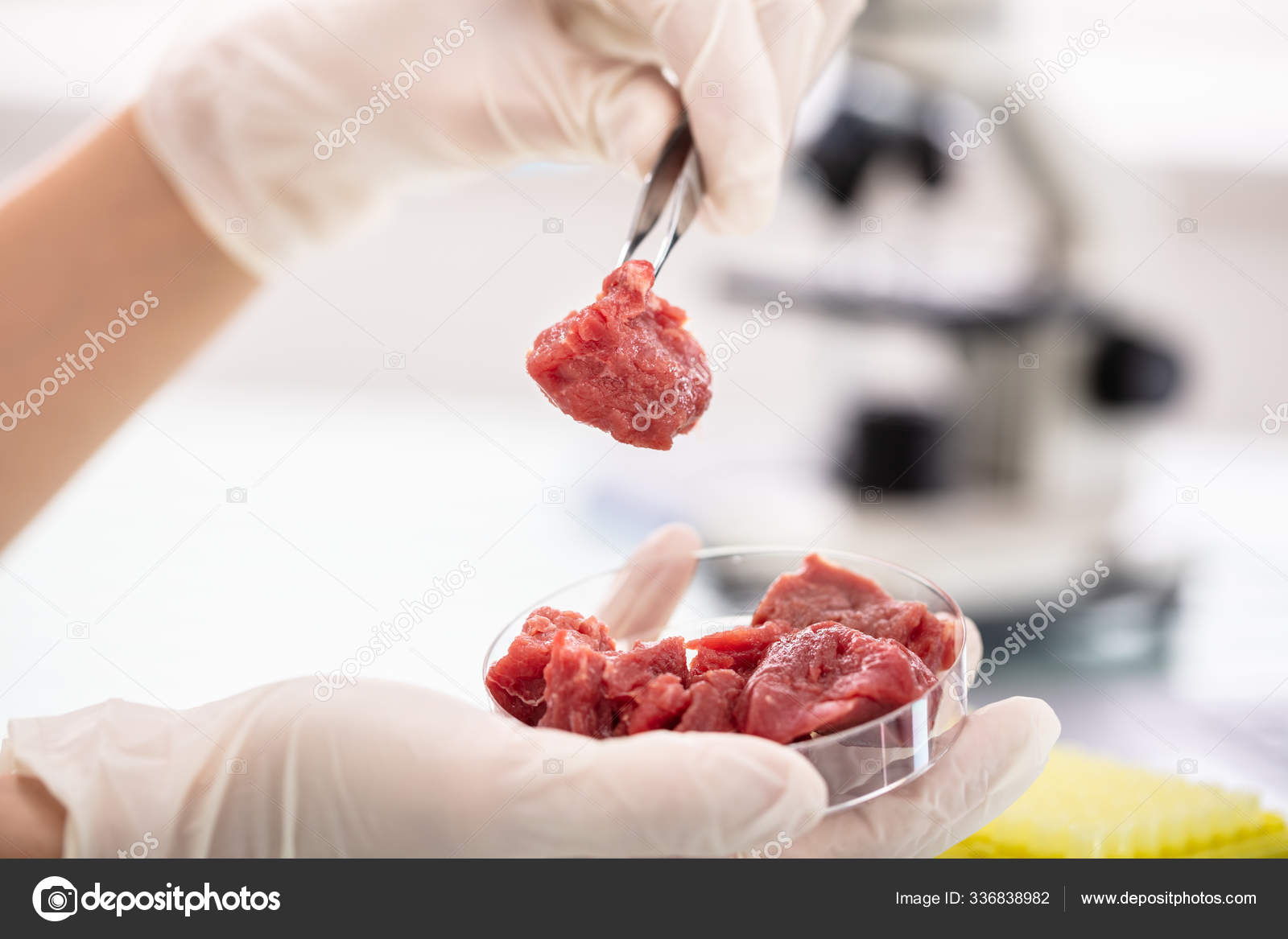 Мясо колбасы. Производство мясной продукции. Производители полуфабрикатов. Безопасность мясных полуфабрикатов. Мясной прилавок.