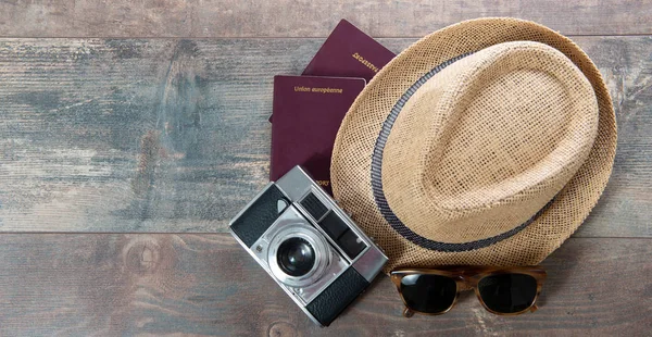 Passaportes Chapéu Verão Câmera Pronta Para Férias — Fotografia de Stock