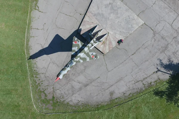 戦闘機への記念碑 軍事メモリと栄光の記念碑 — ストック写真