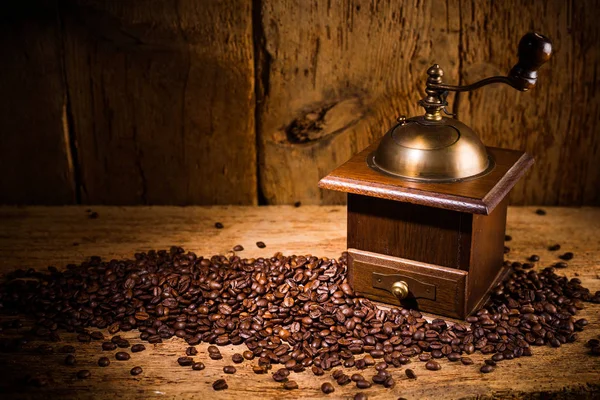 Old Coffee Grinder Fresh Roasted Beans Rustic Old Vintage Retro — Stock Photo, Image