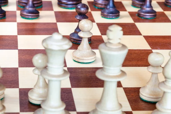 Θέα Από Την Άσπρη Πλευρά Του Πρώτου Σκακιού Κινείται Κοντά — Φωτογραφία Αρχείου