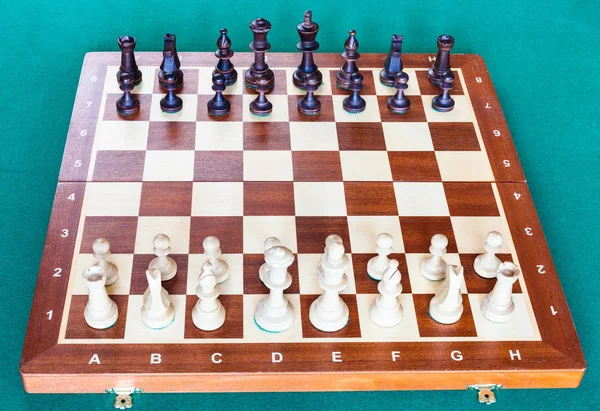 View White Side Wooden Chessboard Chess Pieces Starting Position Green — Stock Photo, Image