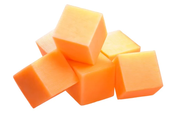 Cheddar Käsewürfel Stapelweise Isoliert Auf Weiß Schattenlos — Stockfoto
