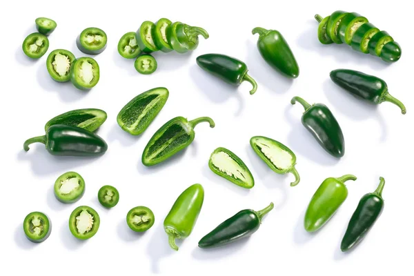 Jalapeno Chile Pepper Capsicum Annuum Fruits Цельный Нарезанный Нарезанный Нарезанный — стоковое фото