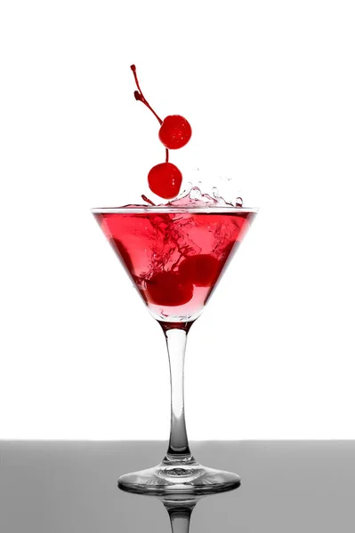 Cocktail Rouge Aux Cerises Dans Gobelet Verre — Photo