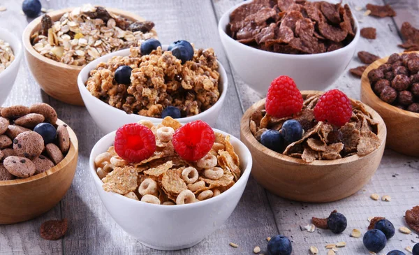 Tazones Que Contienen Diferentes Tipos Productos Cereales Para Desayuno — Foto de Stock