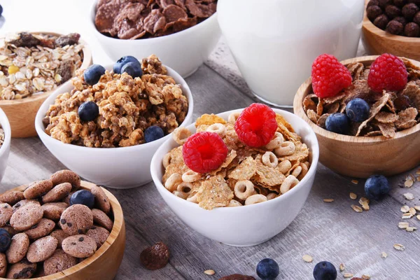 Tazones Que Contienen Diferentes Tipos Productos Cereales Para Desayuno — Foto de Stock