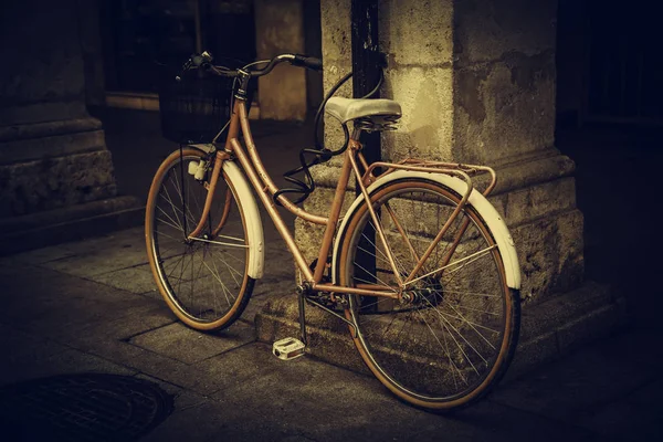 Vieux Vélo Dans Ville Transport Écologique Travers Ville — Photo