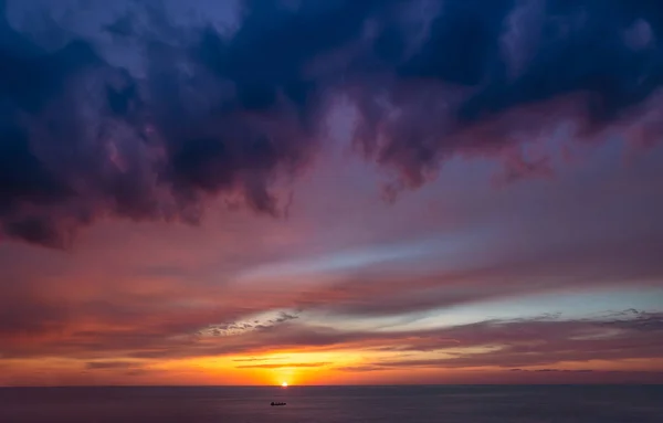 Красивый Вид Закат Удивительный Пейзаж Восхода Солнца Над Морем Мрачная — стоковое фото