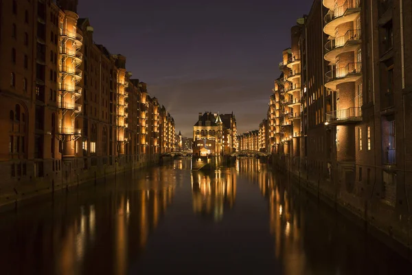 Вид Місто Speicherstadt Гамбурга Німеччина Вночі — стокове фото