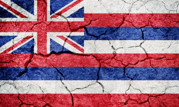 美国夏威夷州的旗子在干燥的地球地面纹理背景 — 图库照片