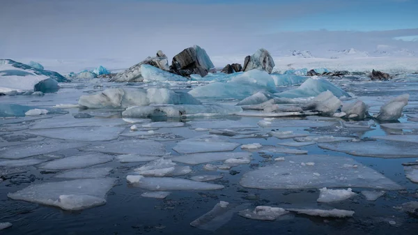 Vista Panoramica Della Laguna Del Ghiacciaio Joekulsarlon Con Iceberg Sullo — Foto Stock