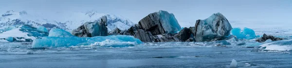 Panoramisch Uitzicht Gletsjerlagune Joekulsarlon Met Ijsbergen Achtergrond Gletsjer Winter Ijsland — Stockfoto