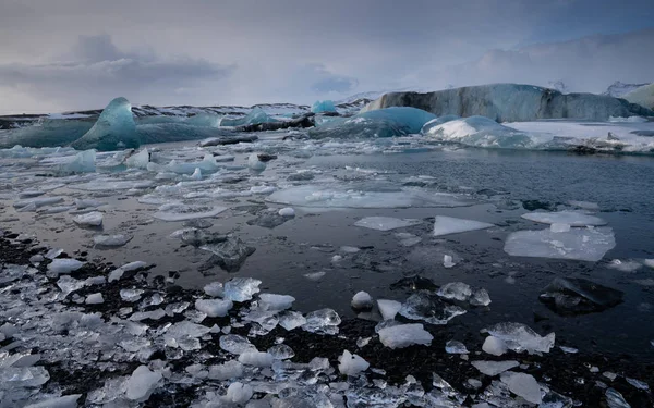 호수와 빙산이 한눈에 Joekulsarlon 아이슬란드의 — 스톡 사진