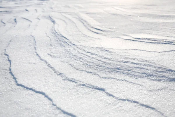 Rüzgarla Sürüklenir Kapalı Kar Örtüsü Tepeleri Gibi Görünüyor — Stok fotoğraf