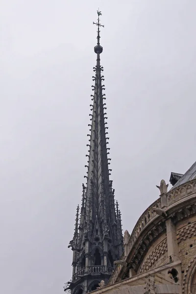 Spyr Notre Dame Cathedral Paris Frankrike – stockfoto