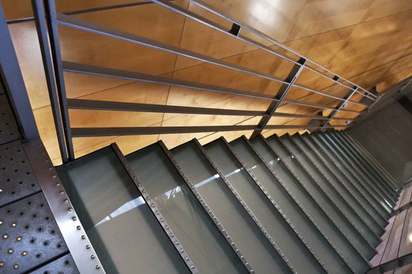 Escadaria Corrimão Metal Dentro Edifício — Fotografia de Stock