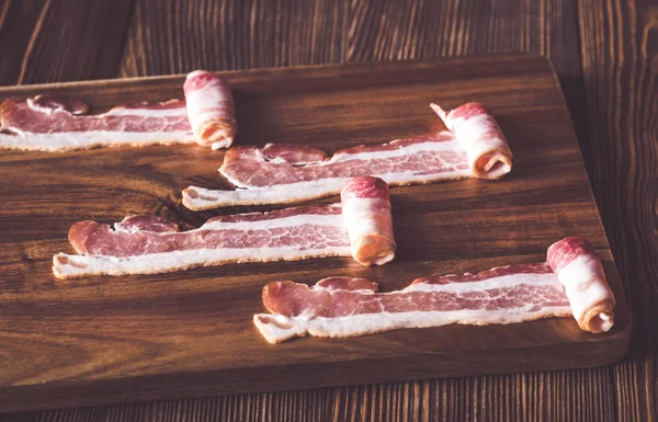 Baconremsor Träbrädan — Stockfoto