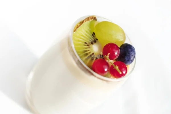 Close Fresh Fruits Vanilla Yogurt — Stock Photo, Image