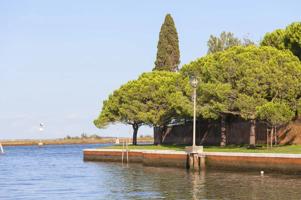 Vista Mar Una Las Pequeñas Islas Laguna Veneciana Venecia Italia — Foto de Stock