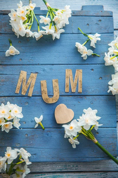 Μέρα Της Μητέρας Νάρκισσος Γράμματα Ανοιξιάτικα Λουλούδια — Φωτογραφία Αρχείου
