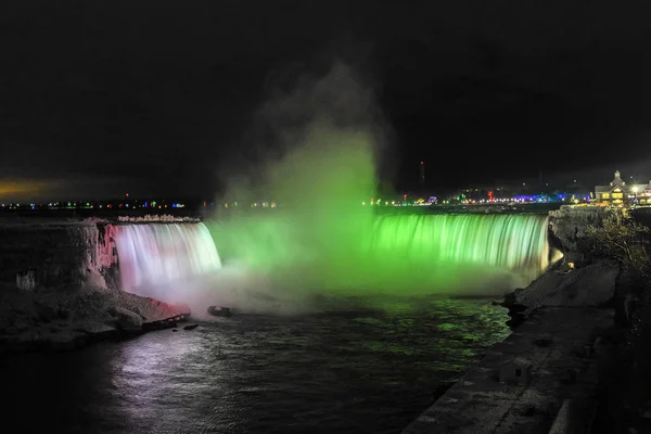 Belle Cascade Sur Fond Nature — Photo