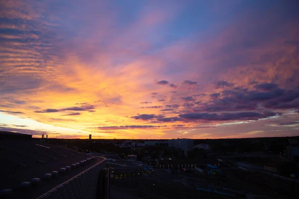 Coucher Soleil Lumineux Sur Ville Européenne Vue Depuis Toit Immeuble — Photo