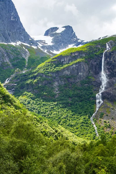 Norvegia Paesaggio Con Grande Cascata Cascata Nelle Montagne Della Norvegia — Foto Stock