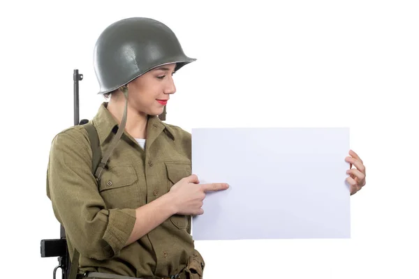 Una Joven Vestida Con Uniforme Militar Ww2 Americano Mostrando Letrero —  Fotos de Stock