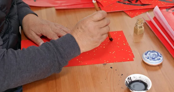 Hombre Escribir Caligrafía China Para Año Nuevo Lunar — Foto de Stock