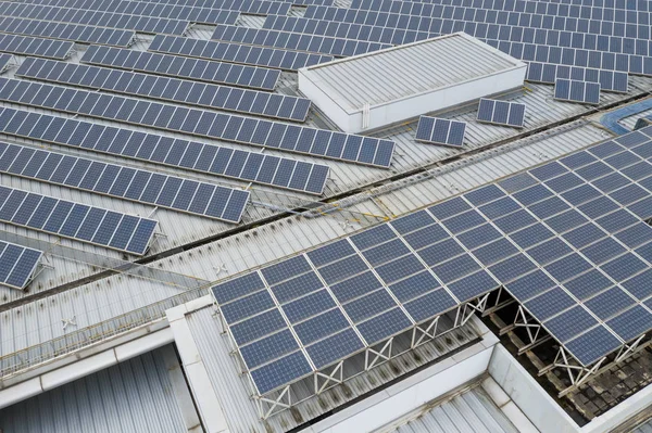 Instalacje Paneli Słonecznych Dachu — Zdjęcie stockowe