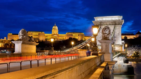 Цепной Мост Будапешта Ночью — стоковое фото