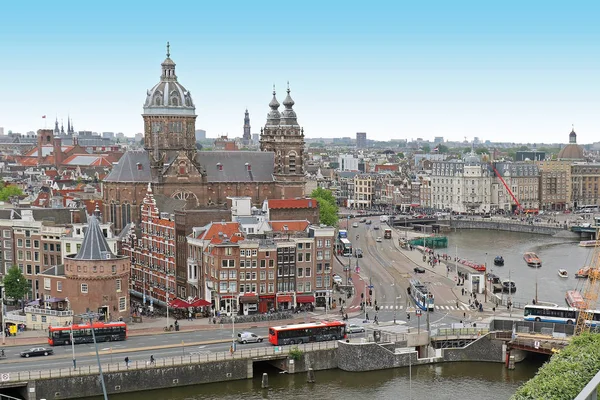 Амстердам Міський Пейзаж Відомих Архітектурних Пам Яток Зайнятий Трафіку Протягом — стокове фото