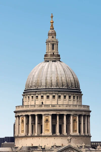 Διάσημο Λονδίνο Ορόσημο Paul Καθεδρικός Τρούλος Κατά Μπλε Ουρανό — Φωτογραφία Αρχείου
