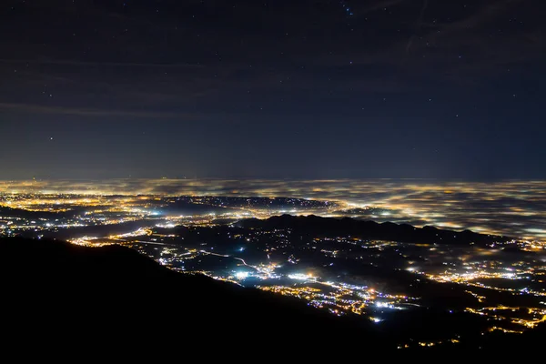 Gedeeltelijk Bedekt Met Mist Zachte Verlichting Berg Grappa Italiaans Landschap — Stockfoto