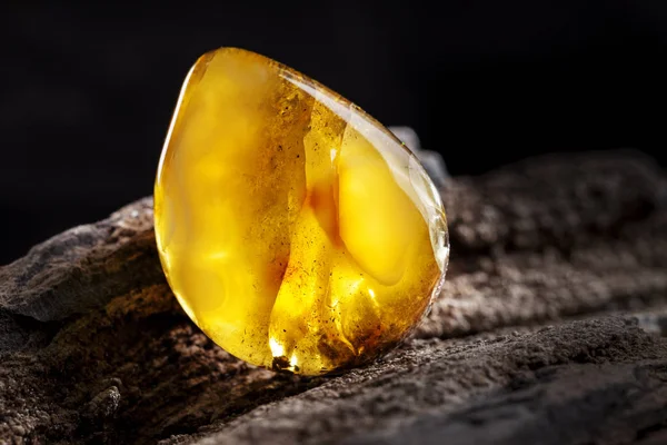 Piece Yellow Semi Opaque Natural Amber Classification Color Bastard Has — Stock Photo, Image