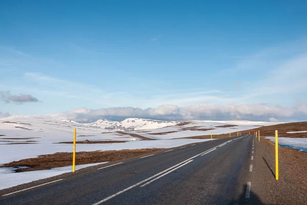 Right Road Egilsstadir Seydisfjordur - Stock-foto