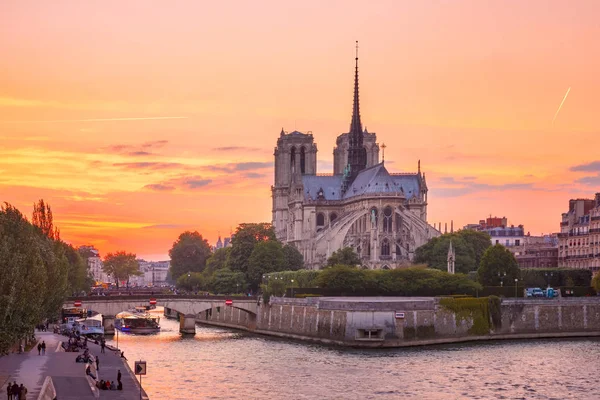 Pôr Sol Grandioso Pitoresco Sobre Catedral Notre Dame Paris França — Fotografia de Stock