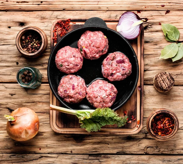 Bolas Carne Res Cruda Fuerza Carne Hierro Moldeado Pan Meatballs — Foto de Stock
