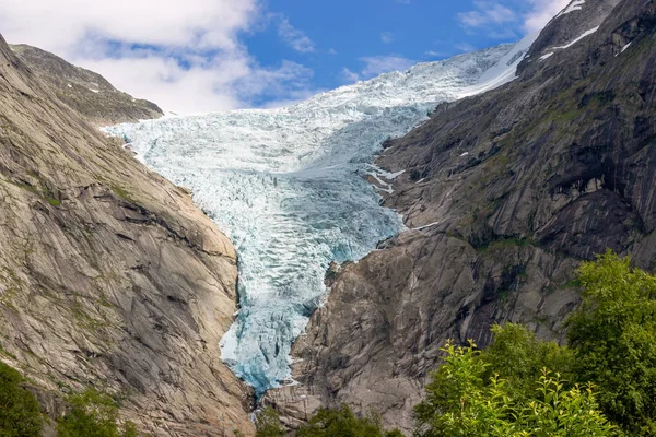 Uitzicht Vanaf Glacier Briksdalsbreen Een Van Meest Toegankelijke Bekendste Armen — Stockfoto