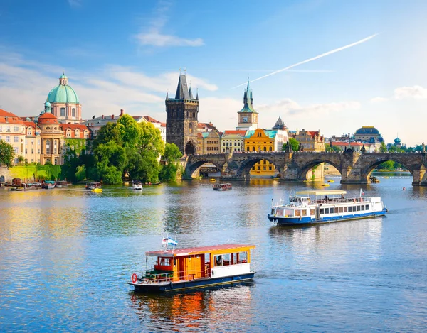 Bateau Touristique Près Pont Charles Prague — Photo