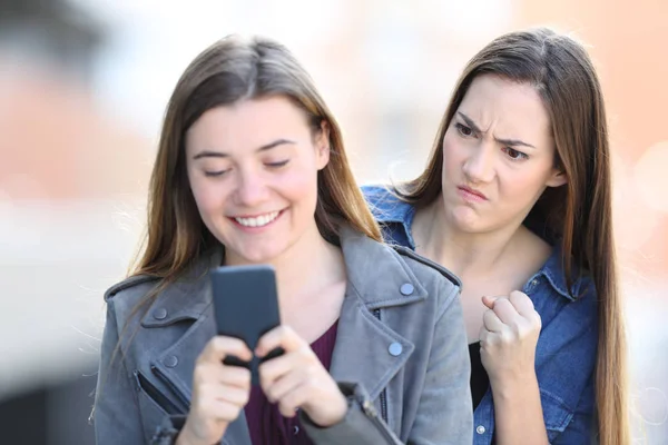 Angry Girl Spying Smart Phone Friend Street — Stock Photo, Image