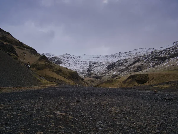 Het Dal Naar Het Oude Seljavallalaug Zwembad Ijsland Met Besneeuwde — Stockfoto