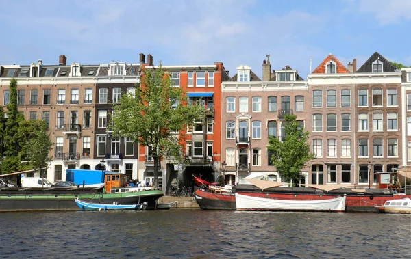 Part Amstel Folyónál Található Amszterdam Vissza Házak Hajók — Stock Fotó