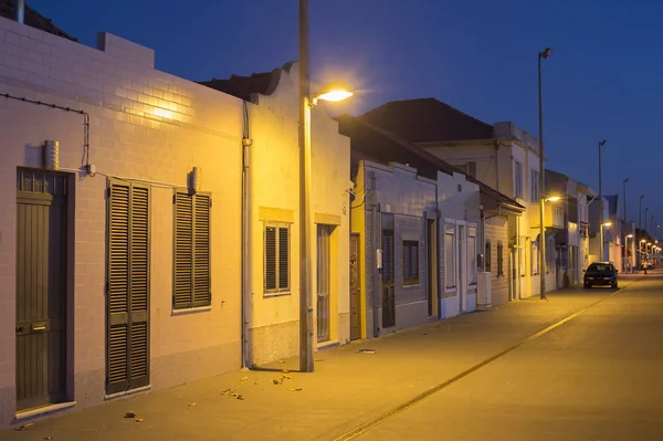 Nachtszene Mit Beleuchteter Strandpromenade Von Miramar Traditionellen Portugiesischen Gekachelten Häuserfassaden — Stockfoto