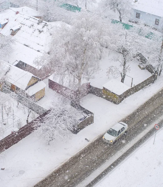 Widok Aerail Mieszkaniowej Samochodu Drodze Privat Domy Śniegu Zimowy Dzień — Zdjęcie stockowe