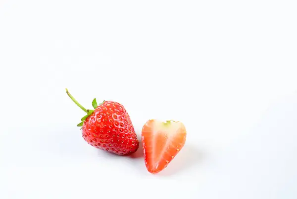 Frische Erdbeeren Weißer Transparenter Schachtel Auf Weißem Hintergrund — Stockfoto