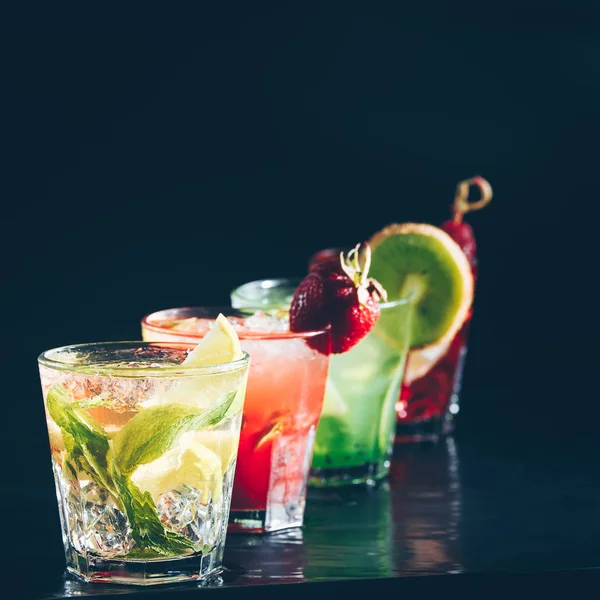 Four Colorful Tasty Alcoholic Cocktails Row Bar Stand Luxury Vacation — Stock Photo, Image